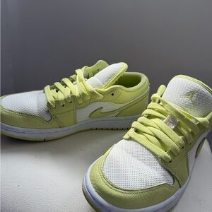 Nike Air Jordan 1 Low  “ Lemonade “ sneakers